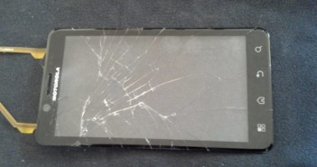 Droid_Bionic_cracked_screen